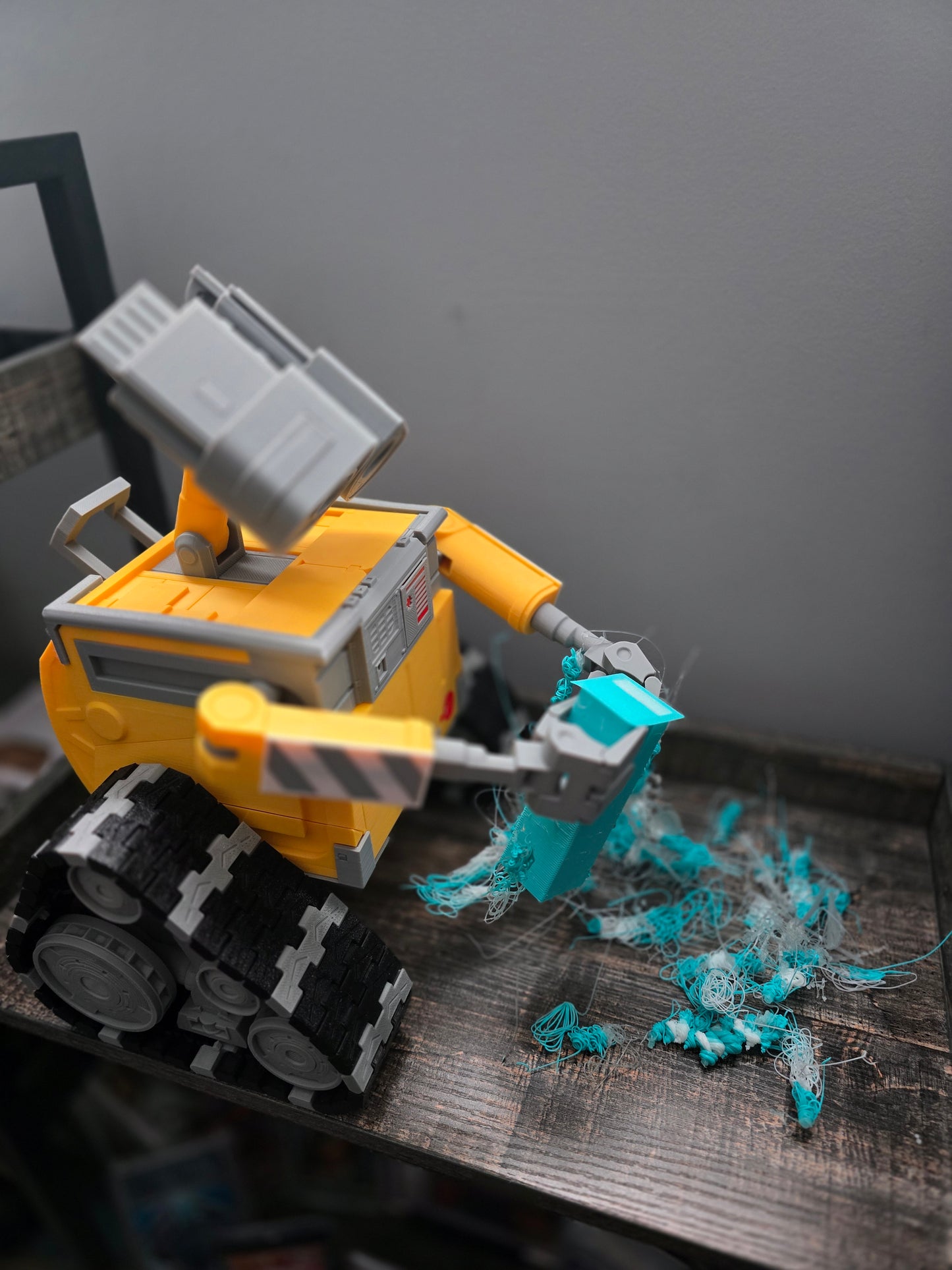 3D Printed WALL-E Model | Highly Detailed Moving Treads And Parts | 10.5" Tall |