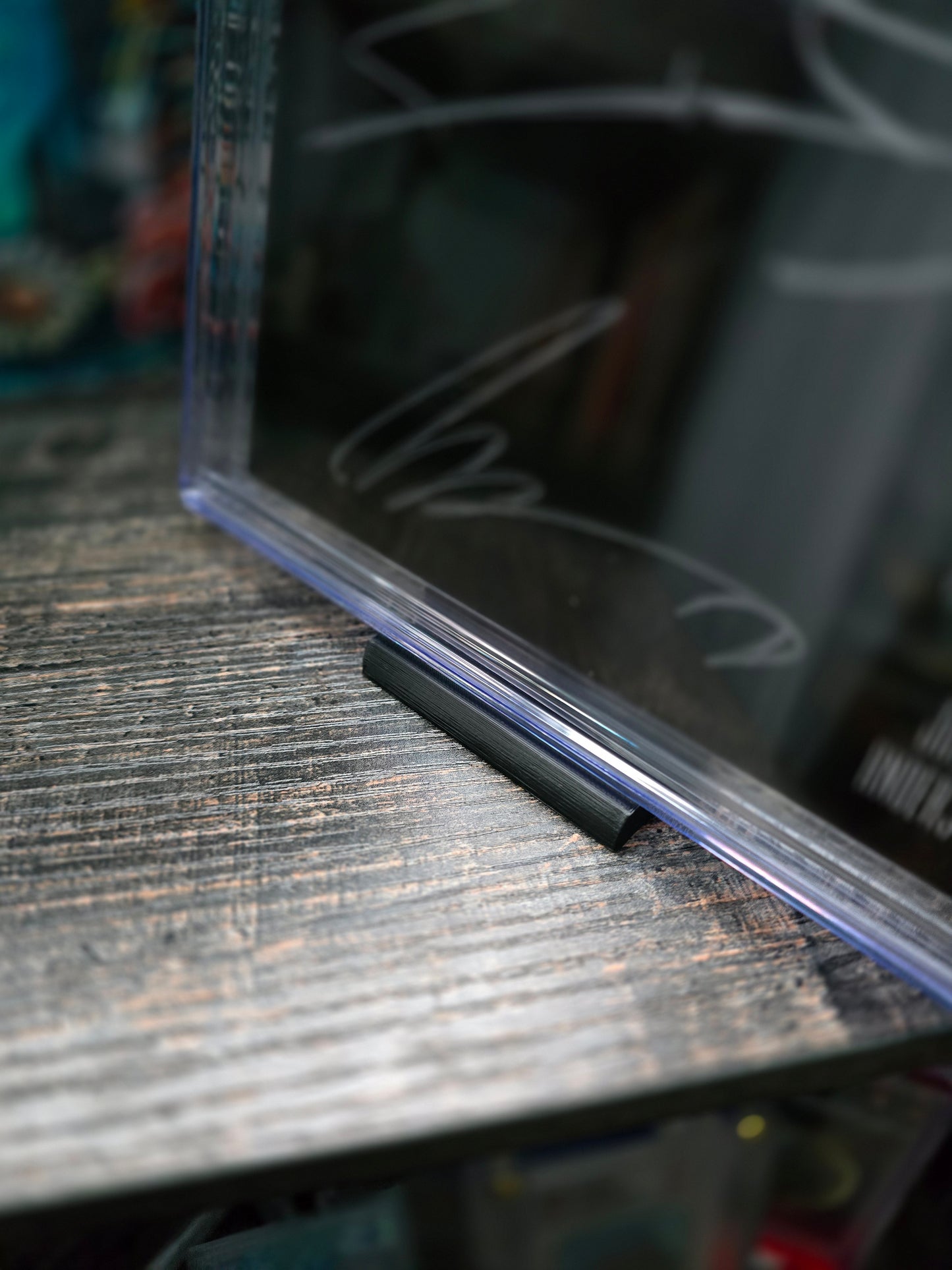 Low Profile - Comic Book Stand/CGC Graded/Hard Shell-Top loader/Bag and boarded